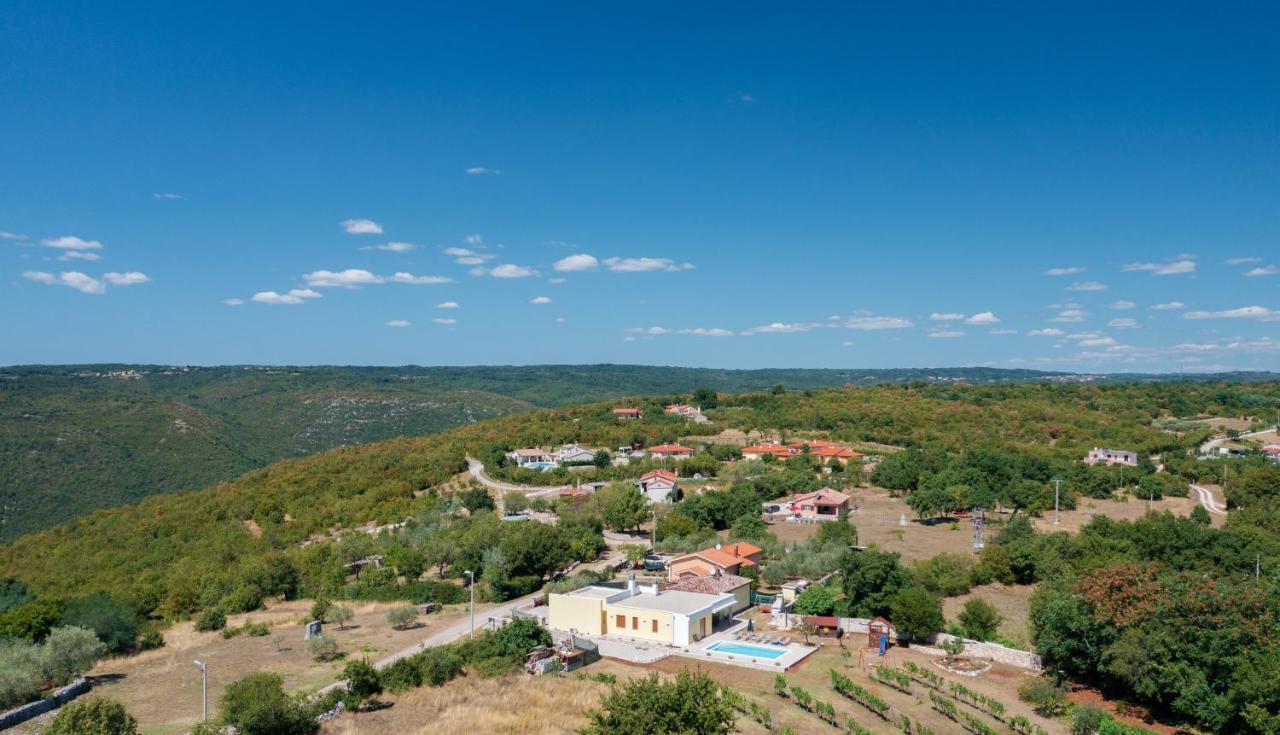 Holiday Home Mila Лабин Экстерьер фото